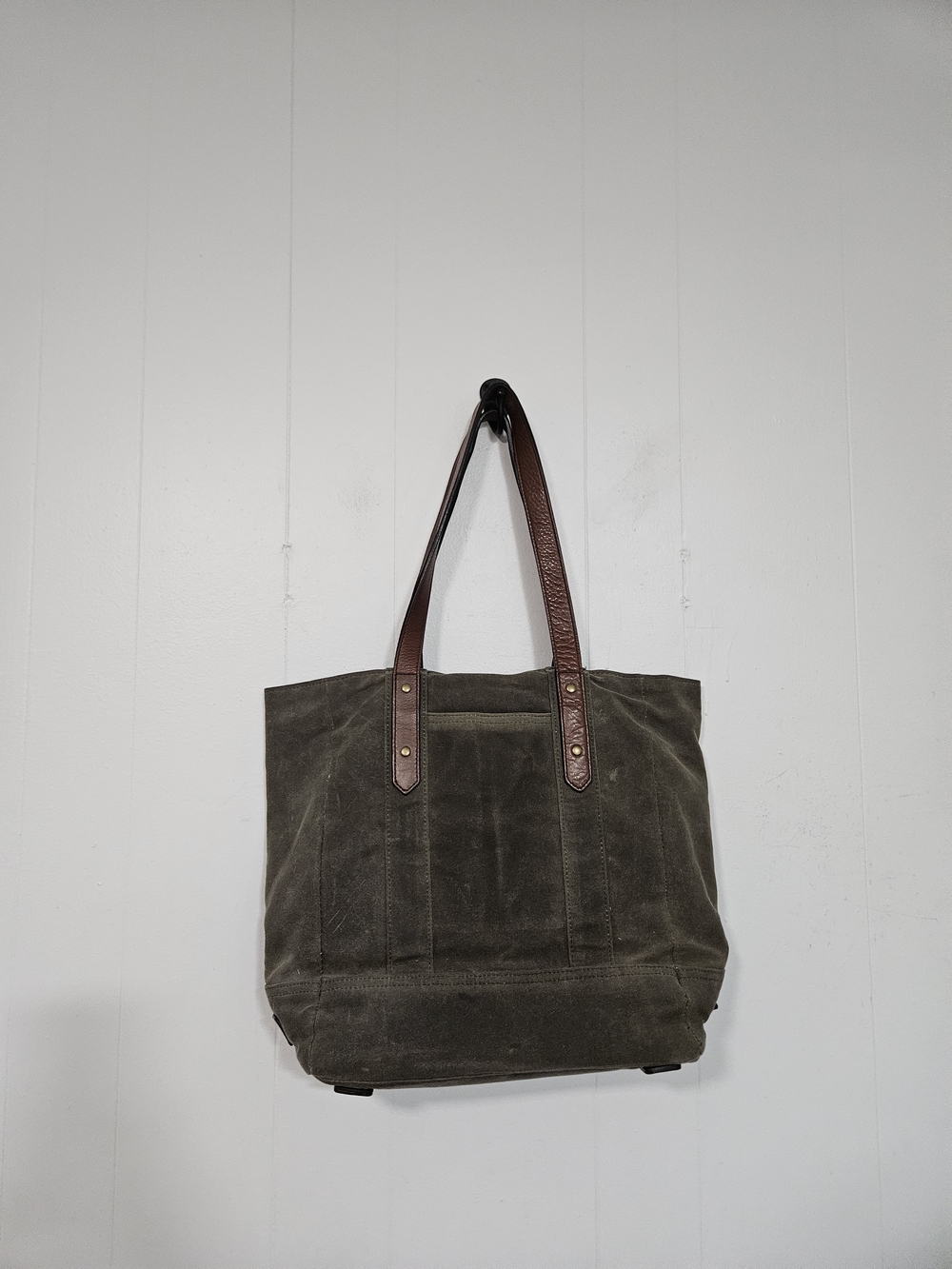 Tecovas moss green distressed waxed canvas carry-on tote - Picture 3 of 7